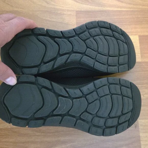 Skechers/Black Comfort Sneakers/Women's/Size 7/Used Only One Time - Picture 3 of 12